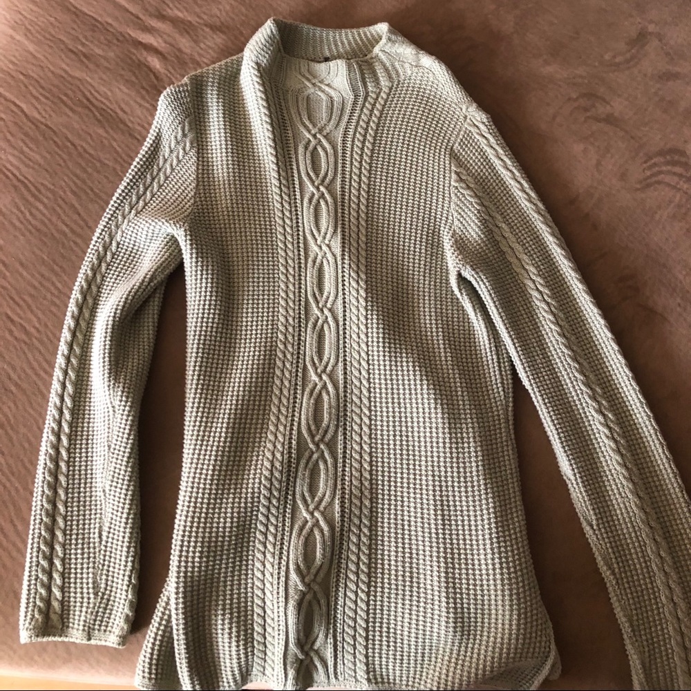 Gap cable sweater